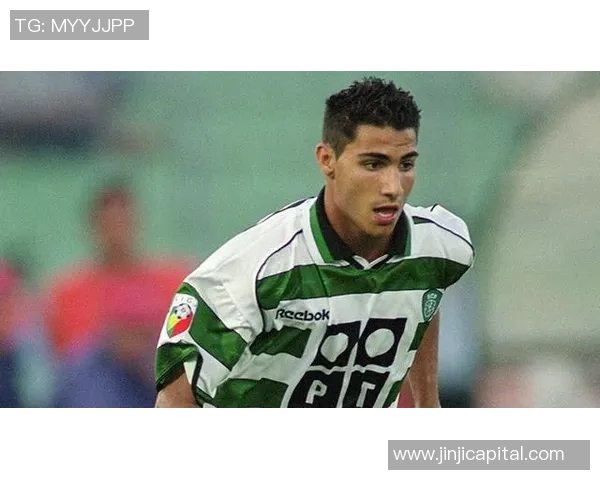 金色长卷发的足球明星在绿茵场上闪耀光芒,展现无与伦比的技艺与魅力 金色长卷发的足球明星在绿茵场上闪耀光芒,展现无与伦比的技艺与魅力